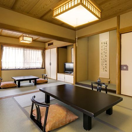 Hotel Shiroyama 湯河原町 エクステリア 写真
