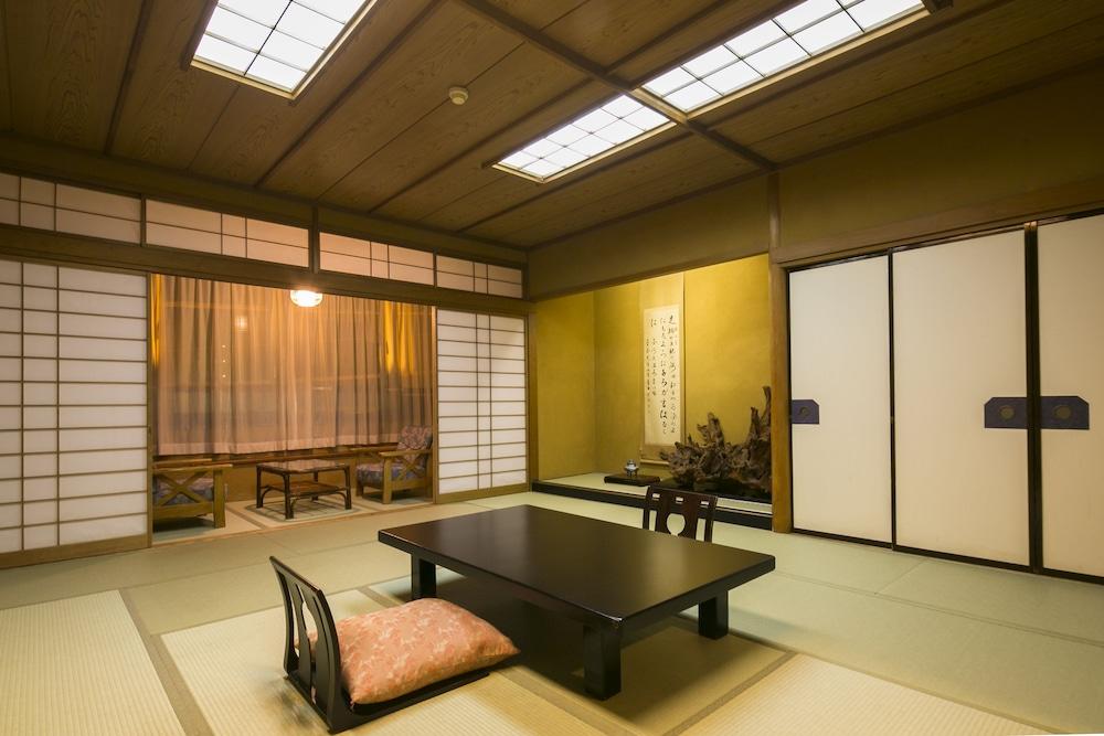 Hotel Shiroyama 湯河原町 エクステリア 写真